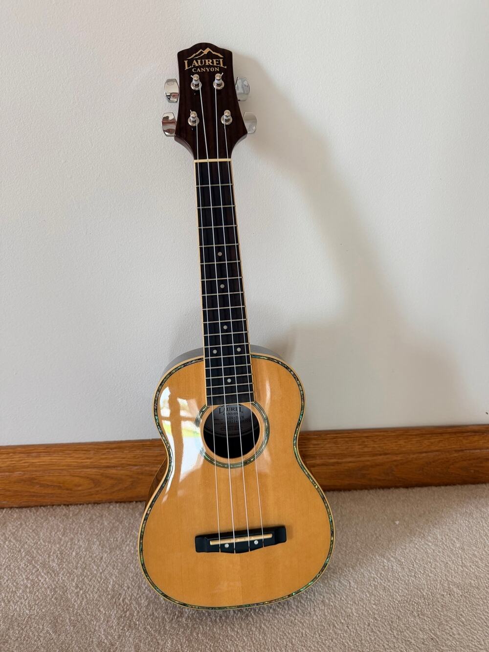 Laurel Canyon LUK-70/N Acoustic Concert Ukulele – Gloss Natural Wood Finish